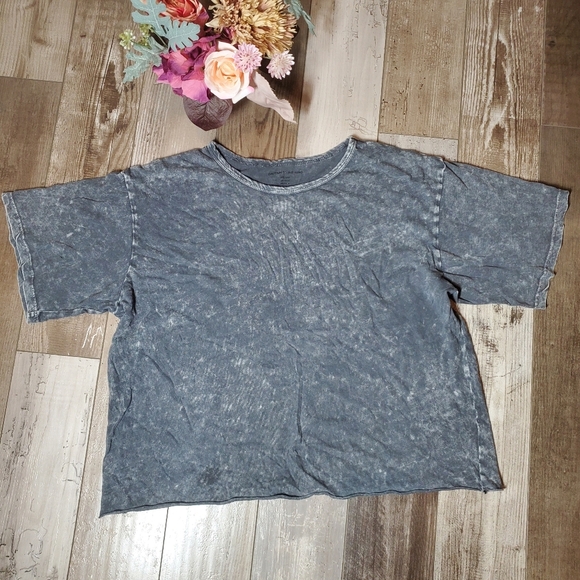 Caution to the Wind Distressed Gray Acid Wash Short Sleeve T-Shirt Size Medium - Picture 4 of 16